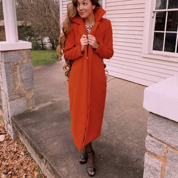 The "Daphne" Dress in Snow Leopard - Picture 4 of 6